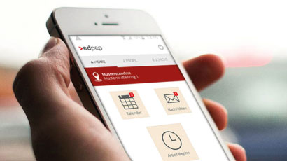 Mobiltelefon mit edpep Personaleinsatzplanung auf dem Display