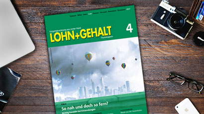 Zeitschrift Lohn+Gehalt auf einem Schreibtisch