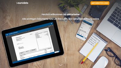 Screenshot der Landingpage eMitarbeiter von eurodata Schreibtisch mit Tablet und Smartphone