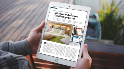 Tablet mit Screenshot Bürokratie-Aufwand drastisch gesenkt Artikel in Hotel+Technik