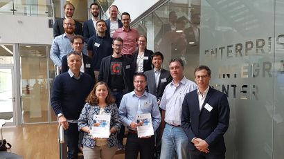 RWTH Aachen sieht compacer als Vorreiter im Machine Learning Segment Gruppenfoto mit Zertifikat