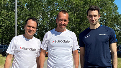 eurodata Firmenlauf 3 Kollegen mit eurodata Trikots